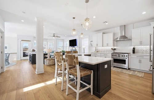 Brigantine House | Spacious 6-bedroom house in Brigantine with Elevator, 1 1/2 blocks to Beach.