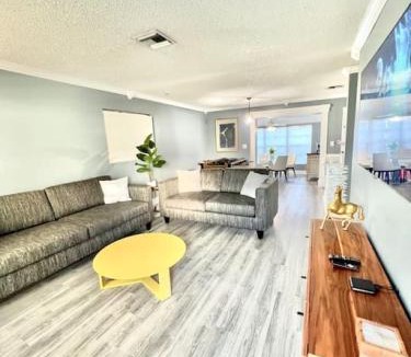 West Palm Beach Villa | Spacious and Luxurious Villa - Large Fenced Backyard