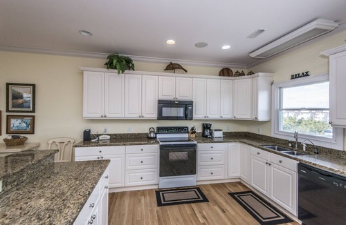 Edisto Island House | Spacious Beachfront Home on St. Helena Sound; 2 Screened Porches; Sundeck w/Sunset Views