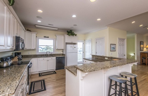 Edisto Island House | Spacious Beachfront Home on St. Helena Sound; 2 Screened Porches; Sundeck w/Sunset Views