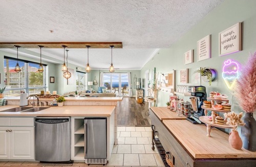 Mexico Beach Condo | Spacious Beachfront Condo | 3 Suites & Pool