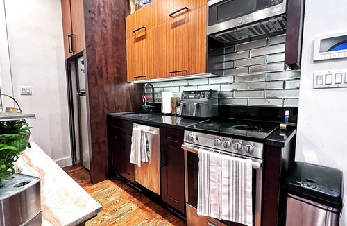 South Slope Apartment | Spacious Boutique Apartment w/Laundry + Roof Deck + 5 min to Subway + Parking