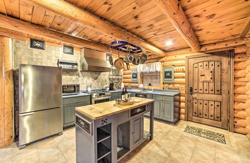 Middle Grove Cabin | Spacious Cabin w/Decks Near Saratoga Springs