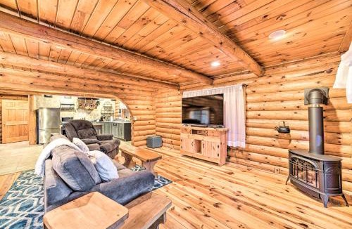Middle Grove House | Spacious Cabin w/Decks Near Saratoga Springs