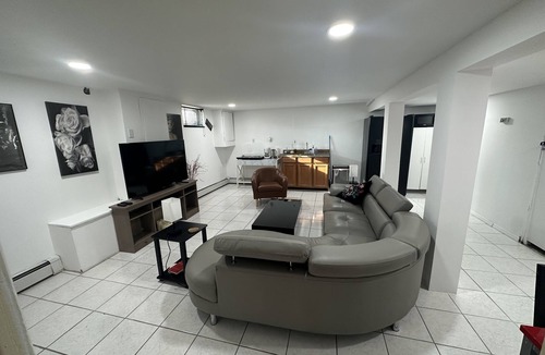 Englewood Apartment | Spacious & Cozy 1st Floor & Basement Apartment 15 min from NYC!