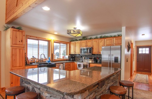 Thompsonville Cabin | Spacious Crystal Mountain Resort Cabin w/Game Rm! Minutes to Ski/Golf/Spa/Pool!