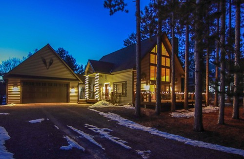 Thompsonville Cabin | Spacious Crystal Mountain Resort Cabin w/Game Rm! Minutes to Ski/Golf/Spa/Pool!