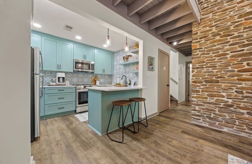 Pine Mountain House | Spacious Designer Stay Near Callaway Waterpark