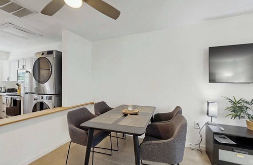 Iona House | Spacious dog friendly Townhouse in Fort Myers with Shared Pool and BBQ