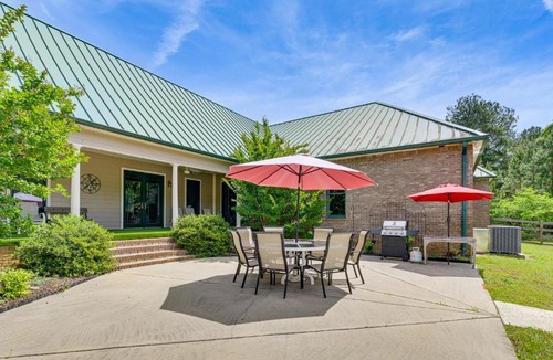 Houston County House | Spacious Elko Home - 6 Mi to Georgia Fairgrounds!