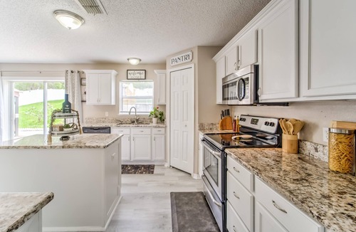 Spring Hill House | Spacious Estate Home with large Pool and Jacuzzi, Near Beaches, Springs & Tampa