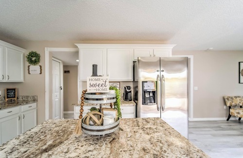 Spring Hill House | Spacious Estate Home with large Pool and Jacuzzi, Near Beaches, Springs & Tampa