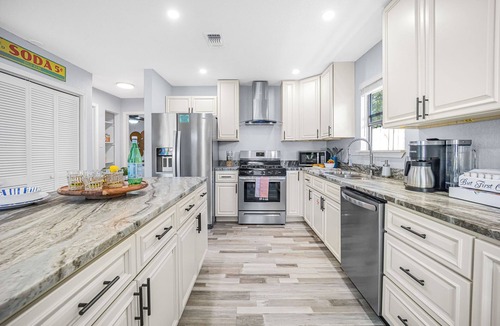El Centro Beach House | Spacious Family Escape : Walk to beach,minutes from Pier Park, Sleeps 12