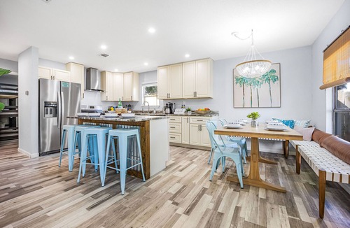 El Centro Beach House | Spacious Family Escape : Walk to beach,minutes from Pier Park, Sleeps 12