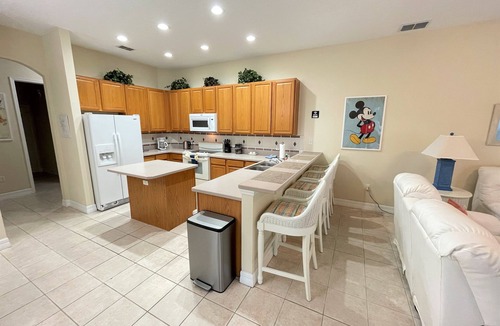 West Kissimmee House | Spacious Family Escape 2 Masters Pool Hot Tub Pool Table & BBQ - 2 Miles Disney