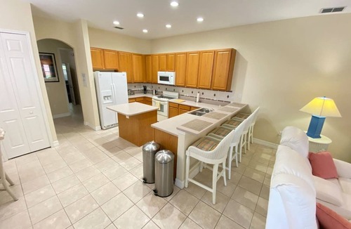 West Kissimmee House | Spacious Family Escape 2 Masters Pool Hot Tub Pool Table & BBQ - 2 Miles Disney