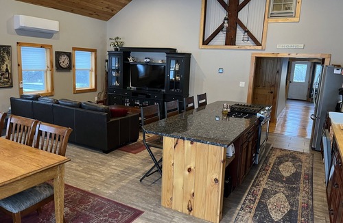 Dorloo House | Spacious farmhouse on 3+ acres. Pet and family friendly!