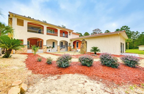 Albany House | Spacious Georgia Vacation Rental w/Large Deck
