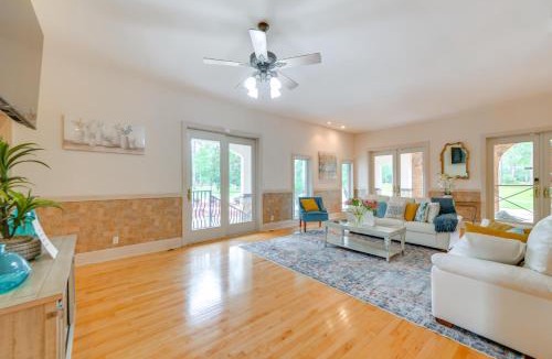 Albany House | Spacious Georgia Vacation Rental w/Large Deck