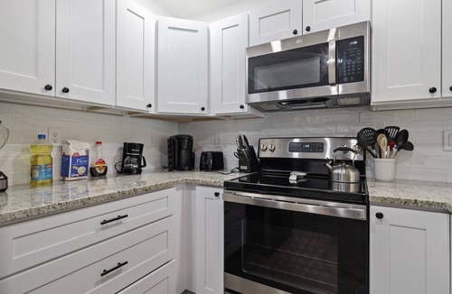Brooksville House | Spacious Getaway Near FL Attractions, Plunge Pool, Game Room, Firepit, BBQ, Pet-Friendly & Sleeps 10