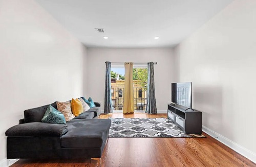 Jersey City Condo | Spacious Home close to MetLife Stadium, American Dream Mall & NYC