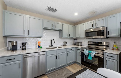 Lake Berkley House | Spacious home w/heated pool & yard