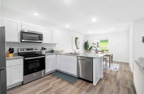 Spring Hill House | Spacious House with Garden | Ideal for Long Stays