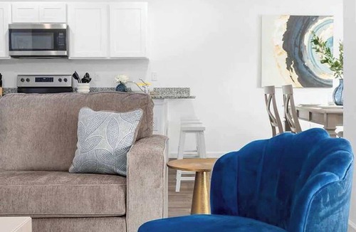 Spring Hill House | Spacious House with Garden | Ideal for Long Stays