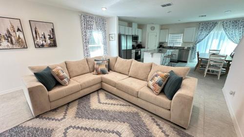 Northside House | Spacious Jacksonville Townhome 3 Bedrooms Sleeps 6