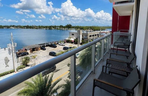 Hollywood Lakes Condo | Spacious Lux Intracoastal Beachfront Resort. 2 BDR