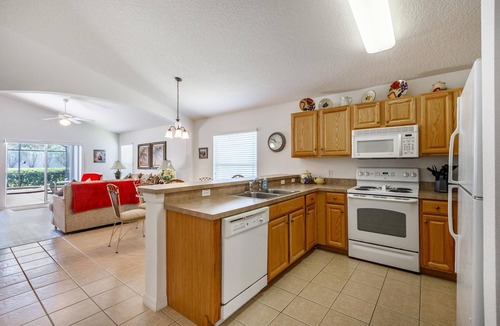 Highgate Park House | Spacious Luxury 4 Bed/3 Bath home in Gated Neighborhood Near Disney