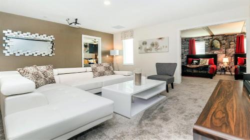 Davenport House | Spacious Luxury Home Near Disney & Universal