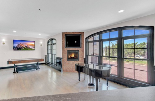 Oakdale House | Spacious Luxury home w/ beaches nearby in Oakdale