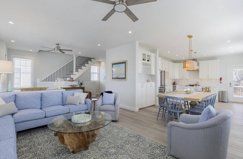 Admiral Estates House | Spacious Luxury Vacation Home with Entertainment and Comfort, Close to Beach!