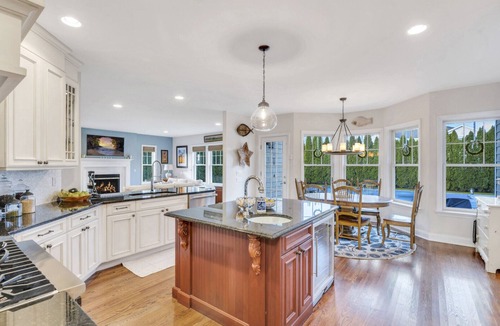 Tuckahoe House | Spacious Master Bedroom Suite, Stone Chef's Eat-In Kitchen, Close to.