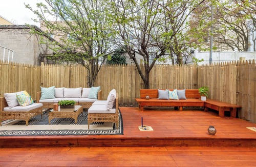 The Heights House | Spacious Modern 4BR Urban Retreat with Game Room, Yard, Near PATH train& NYC Bus