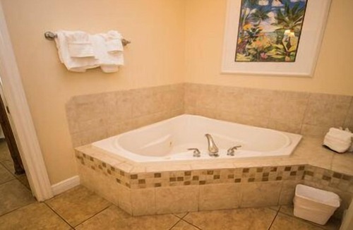 Bradenton Beach Hotel | Spacious One-Bedroom Condo with Island Comforts