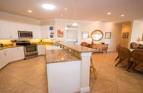 Bradenton Beach Hotel | Spacious One-Bedroom Condo with Island Comforts