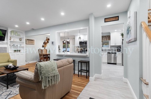Wheatley Heights House | Spacious Renovated 5BR Home - Sleeps 12, Near Beaches, NYC & Huntington Village