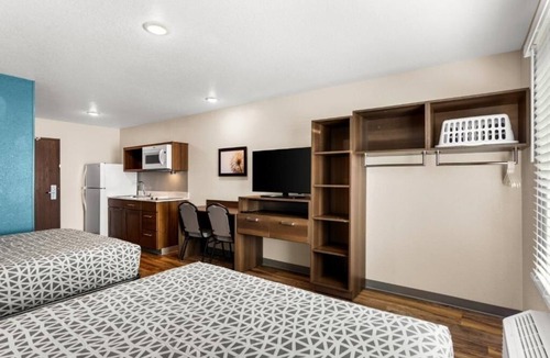 Port Saint Lucie Hotel | Spacious Suite | 1 King Bed | Near Port St. Lucie Pkwy