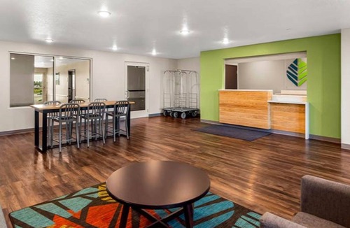 Port Saint Lucie Hotel | Spacious Suite | 1 King Bed | Near Port St. Lucie Pkwy