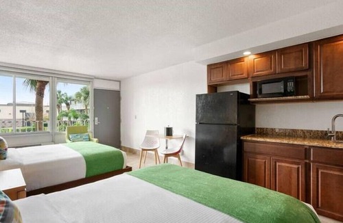 Historic Downtown Kissimmee Hotel | Spacious Suite in a Highly Desirable Location Near Theme Parks