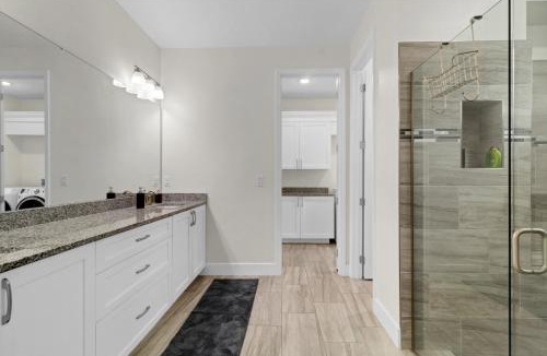 Wedgefield House | Spacious Suite in modern house