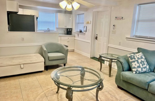 Fort Myers Beach House | Spacious Two King, One Bath, Pool, Tiki Bar, Duplex, One Blk to Times Sq./Beach