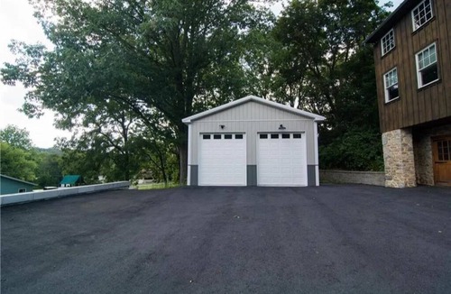 Springtown House | Spacious Barn House experience!