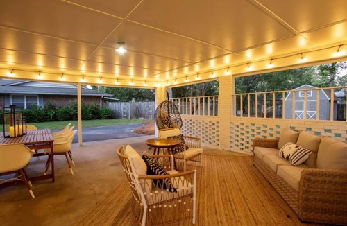 Valdosta House | Spacious Valdosta Retreat + Screened Porch, Large Yard & Peaceful Vibes