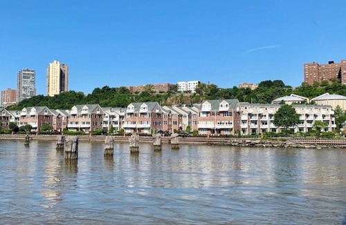 West New York Apartment | Spacious WATERFRONT CITY VIEW 3-bedroom apt 15 min from city and metlife