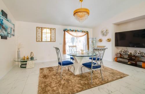 Candler House | SPACIOUS & Welcoming 3 Bdrm Home, Cozy, PET FRIENDLY in Quiet Neighborhood