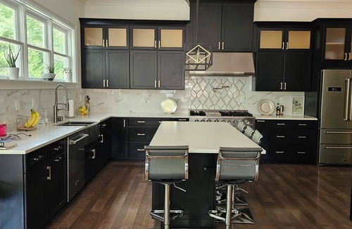 Clarkdale House | Spaciously inviting 8-bedroom w/en suites, 2 kitchens, fitness room, theater