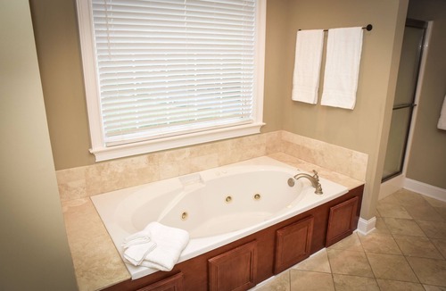 Graysville House | Special Low Rates!!! Golfers' Paradise: Lg Term Corp. Rental on Golf Course